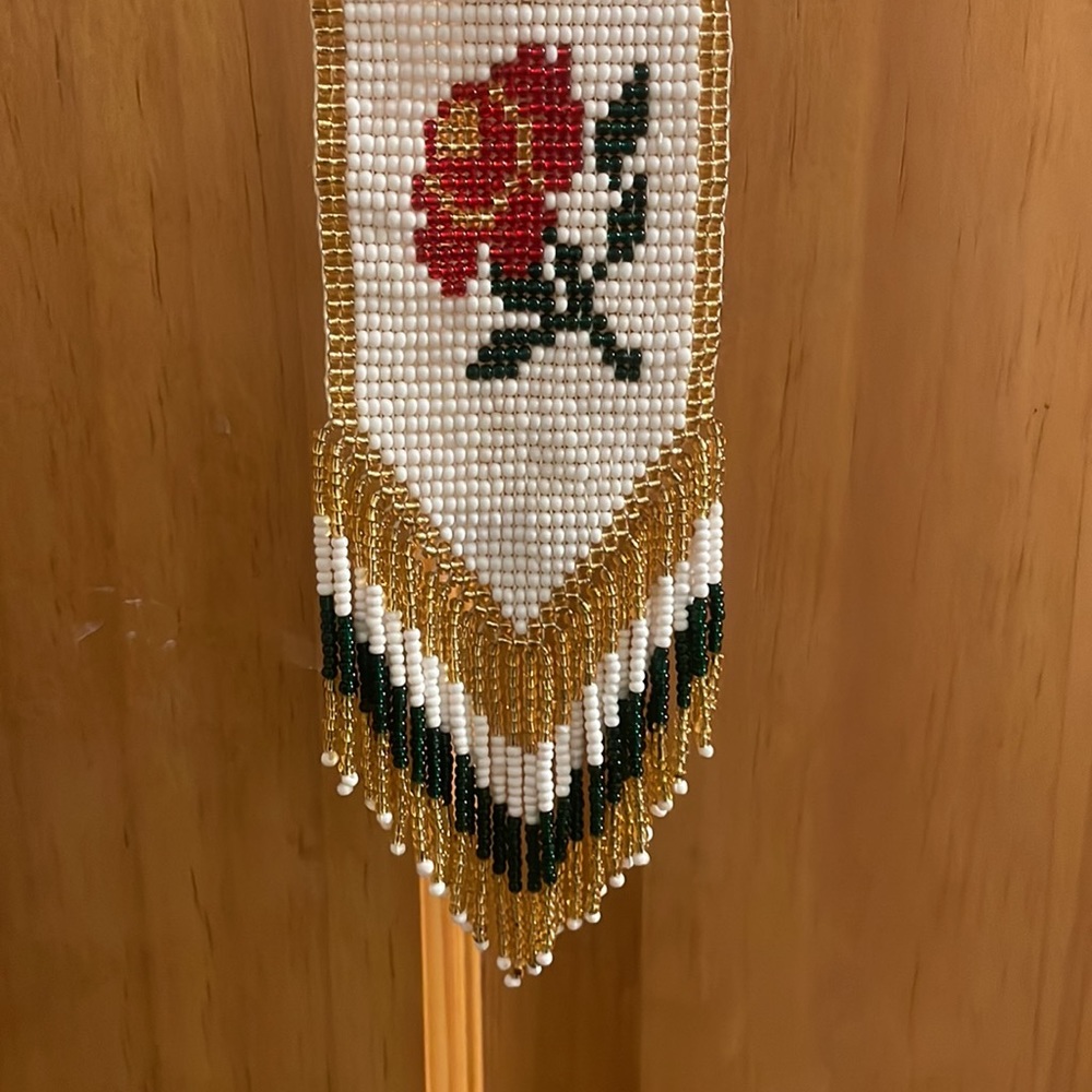 Hand made Indigenous Necklace with Roses - Picture 3 of 4
